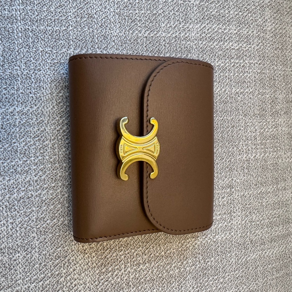 Celine SMALL FLAP WALLET TRIOMPHE IN SHINY CALFSKIN - Picture 5 of 7